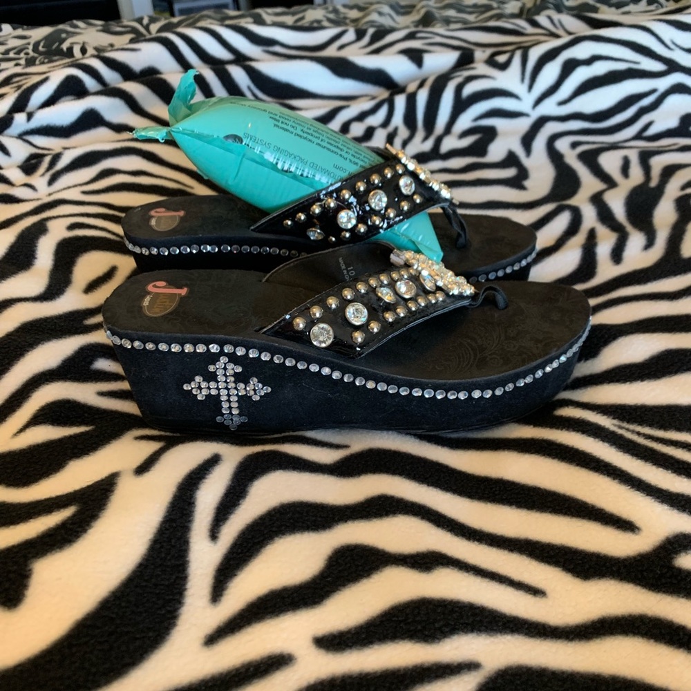 Justin bling flip flops.